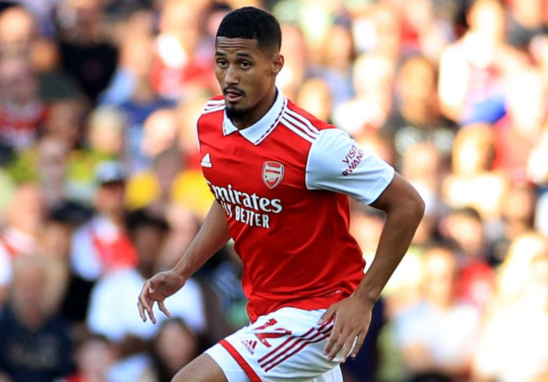 William Saliba đặt bút ký hợp đồng mới với Arsenal
