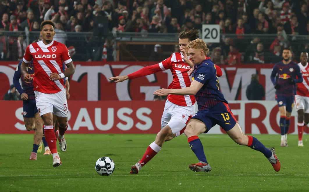 Energie Cottbus vs RB Leipzig (02:45 &#8211; 29/10) | Xem lại trận đấu